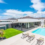 Jameito Villa *